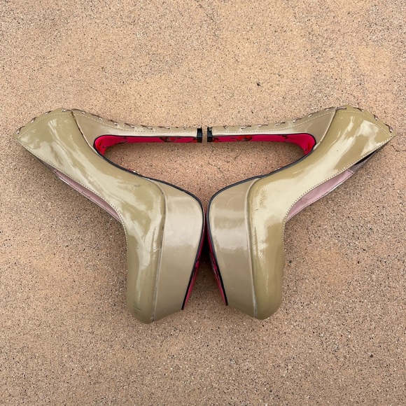 Betsey Johnson Dita Corset Lacing up the Back Tan Patent Leather Platform Heels - Picture 4 of 11